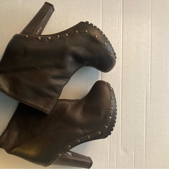 Boots - Picture 7 of 9